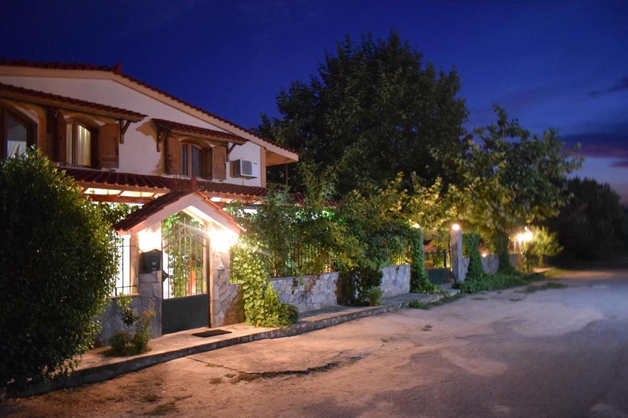 Family Villa Kalypso Oreoi Bagian luar foto